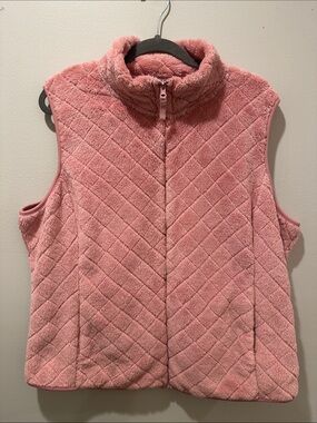 Time and Tru Pink Quilted Fleece Vest